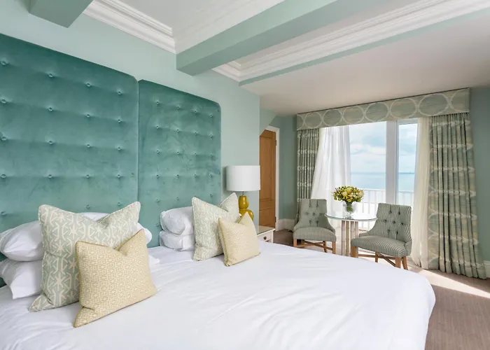 Roslin Beach Hotel